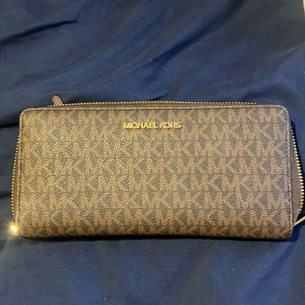 Micheal kors wallet